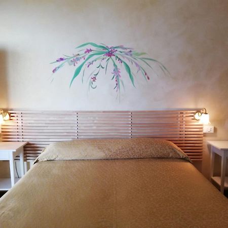 Albergo Villa Angela Toscolano Maderno Exterior photo