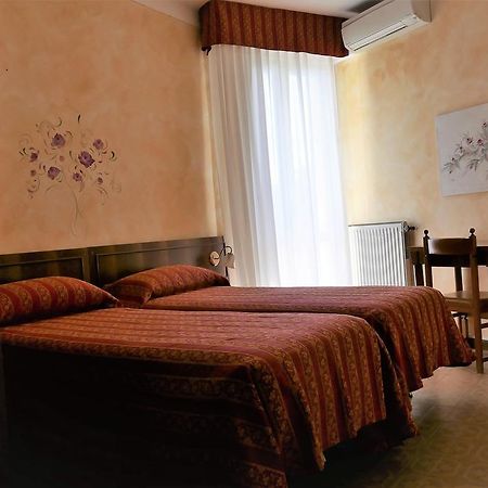 Albergo Villa Angela Toscolano Maderno Exterior photo