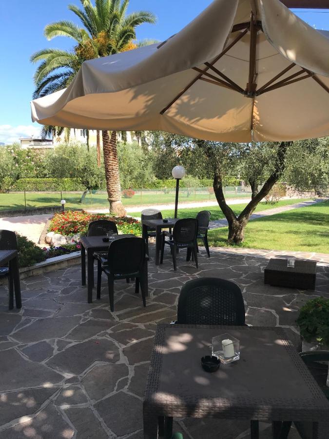 Albergo Villa Angela Toscolano Maderno Exterior photo