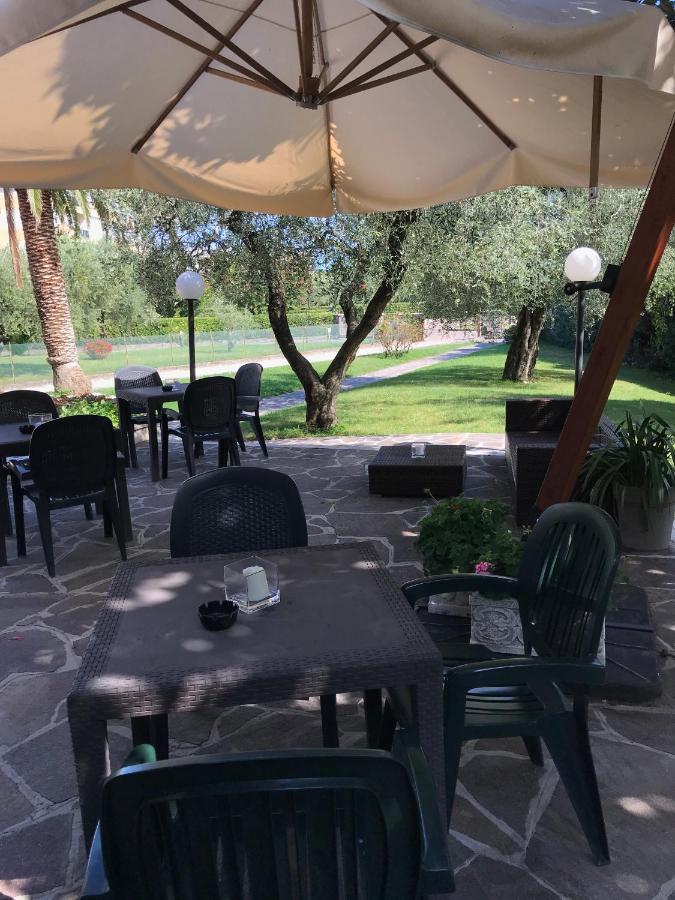 Albergo Villa Angela Toscolano Maderno Exterior photo