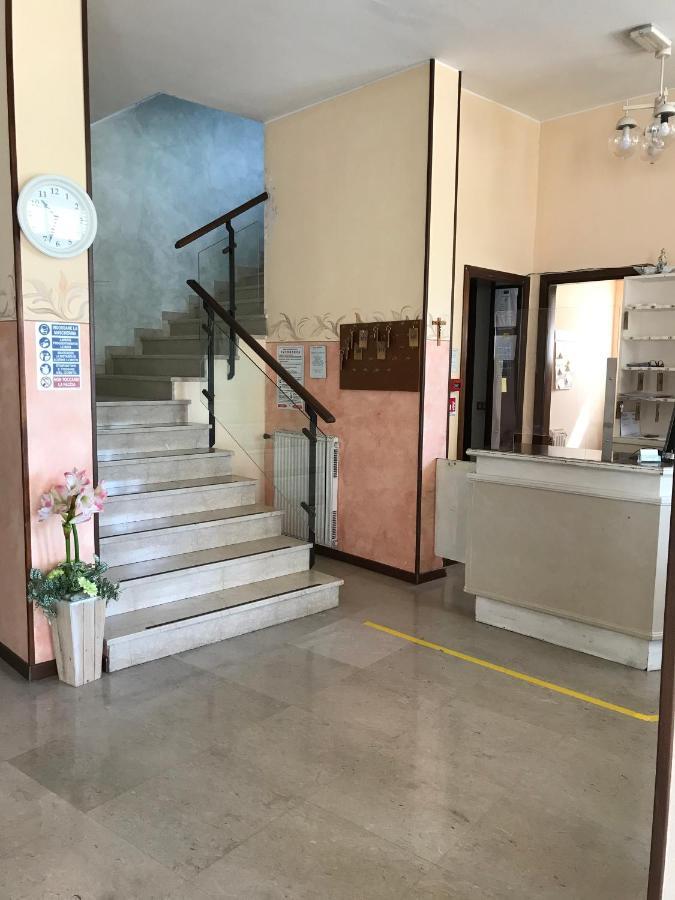 Albergo Villa Angela Toscolano Maderno Exterior photo