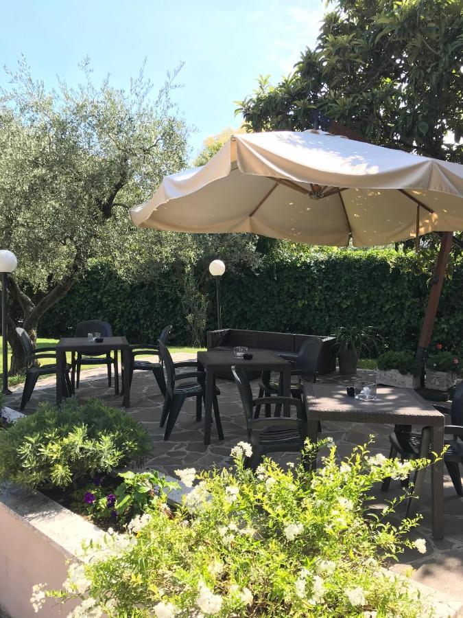 Albergo Villa Angela Toscolano Maderno Exterior photo