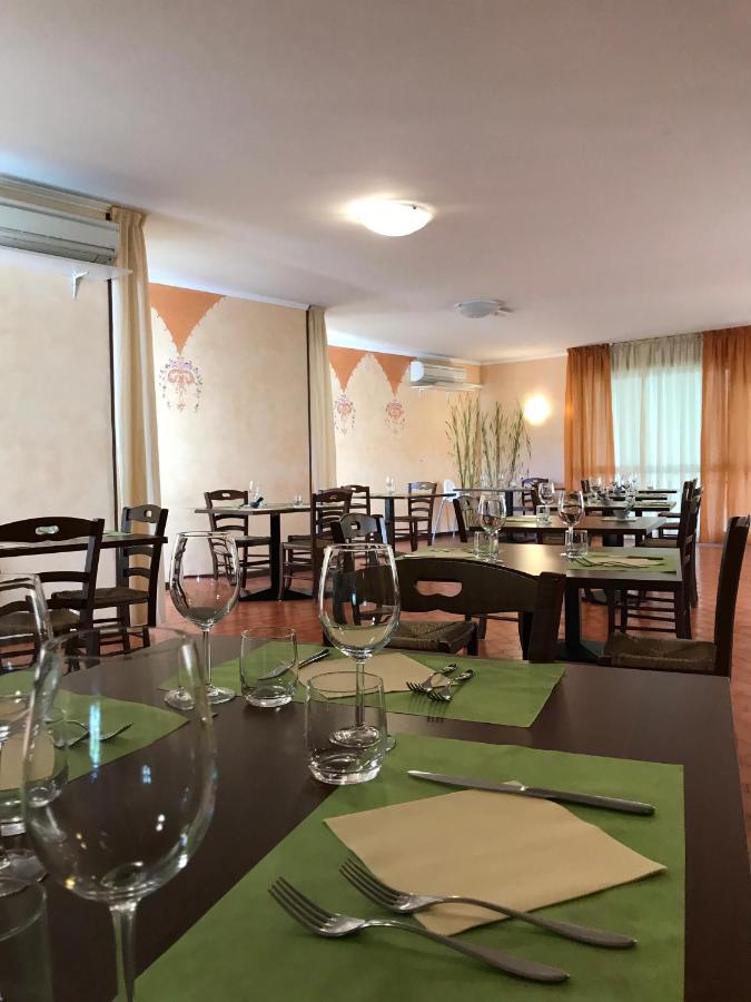 Albergo Villa Angela Toscolano Maderno Exterior photo