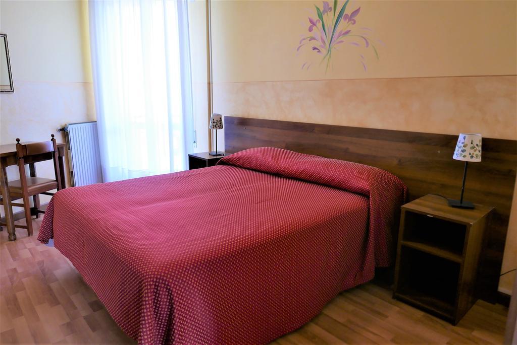 Albergo Villa Angela Toscolano Maderno Exterior photo