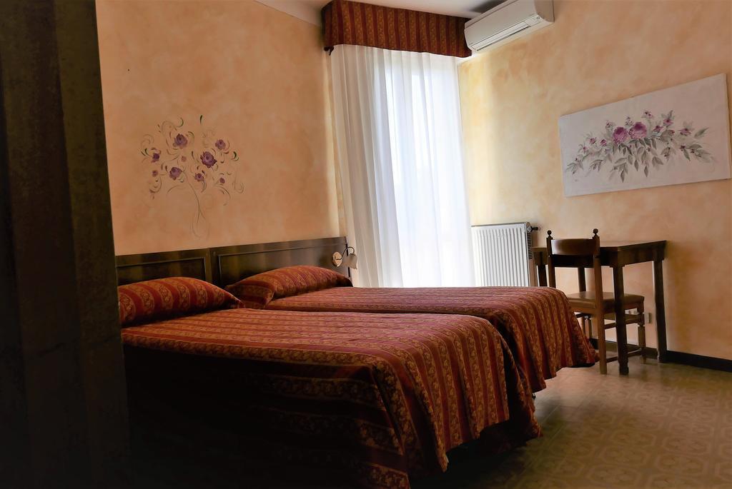 Albergo Villa Angela Toscolano Maderno Exterior photo